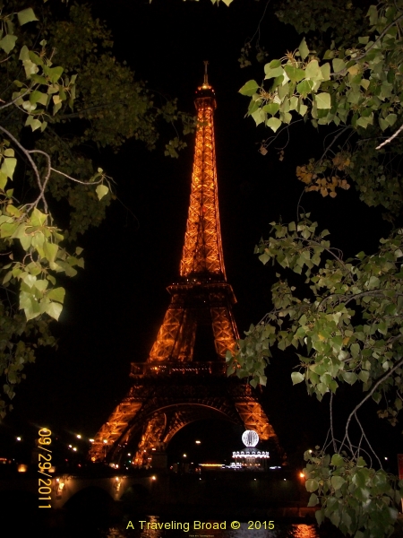 My absolute favorite picture of the Eiffel Tower!