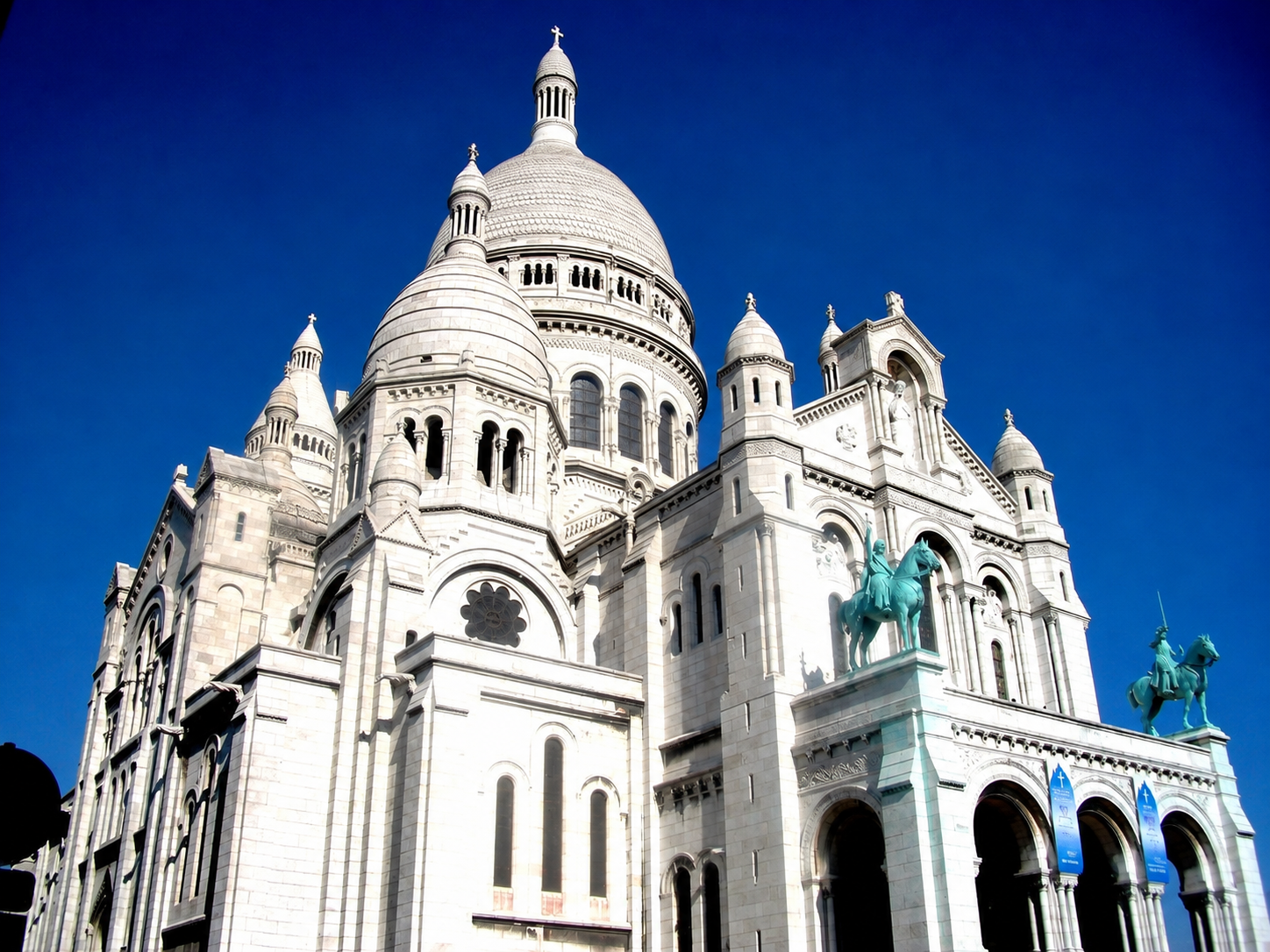 The exterior of the Sacre Coeur in Paris